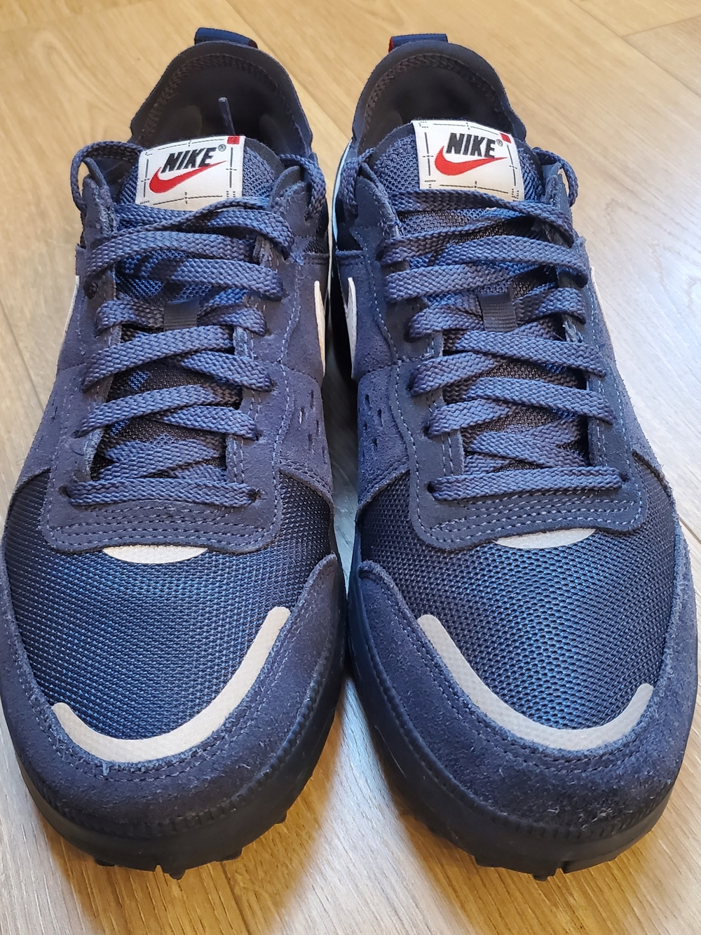 Nike C1TY Men’s Navy and White Low-Top Sneakers (size 8 US)
